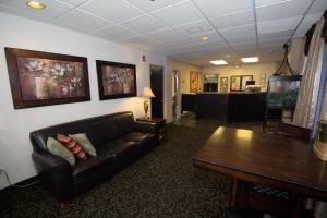 Posezení v ubytování FairBridge Inn & Suites - Lewiston