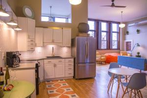 Kuchyň nebo kuchyňský kout v ubytování School 31 Lofts