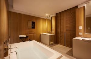 Veranda High Resort Chiang Mai - MGallery Collection的一间浴室