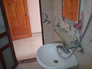 Phòng tắm tại Thac Ba Family Homestay