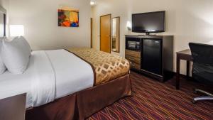 Katil atau katil-katil dalam bilik di Best Western B R Guest +7 gambar