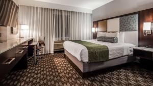 Postel nebo postele na pokoji v ubytování Best Western Premier NYC Gateway Hotel