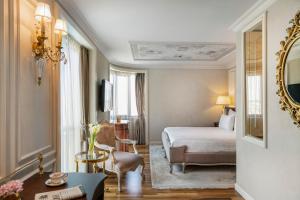 Cama ou camas em um quarto em Rixos Pera Istanbul