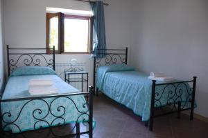 a bedroom with two beds and a window at CASALE ANTICO SOBBORGO in Vitorchiano +35 photos