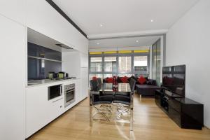 Little New York on Riley - Executive 1BR Darlinghurst Apartment with New York Laneway Feel 주방 또는 간이 주방