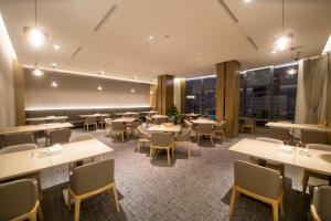 Restoran või mõni muu söögikoht majutusasutuses Zenith Hotel-Near Train Station & The Mixc