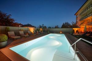 Bazén v ubytování Göbel`s Hotel Quellenhof nebo v jeho okolí