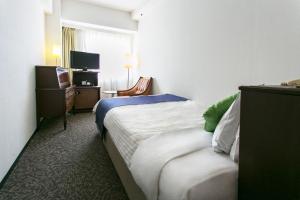Postel nebo postele na pokoji v ubytování Kanazawa New Grand Hotel Prestige