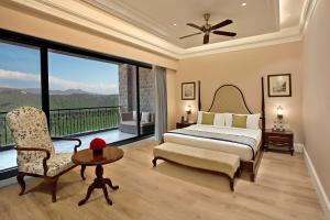 Fortune Select Forest Hill, Kasauli - Member ITC Hotels' Group客房内的一张或多张床位