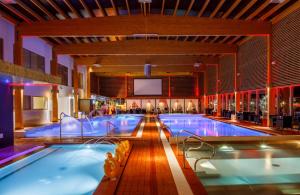 a large swimming pool in a hotel room at Meresuu Spa & Hotel in Narva-Jõesuu