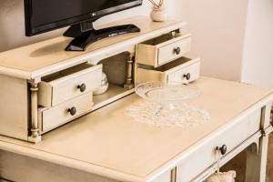 a desk with a tv on top of it at Corte di Bonifacio - Luxury Suites in Casarano