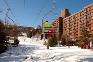 a person riding a ski lift in the snow at Azureva Les Karellis - Skipass Inclus! in Montricher-le-Bochet