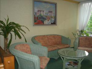 Posezení v ubytování Hotel am Wariner See