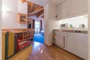A kitchen or kitchenette at Das Hochegg - Apartments