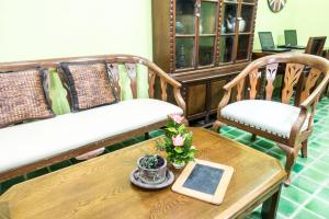 Posezení v ubytování Plus Hostel Ayutthaya