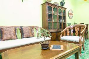 Posezení v ubytování Plus Hostel Ayutthaya