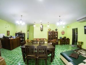 Posezení v ubytování Plus Hostel Ayutthaya