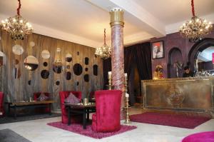 Ein Sitzbereich in der Unterkunft Riad Wow