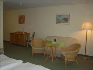 Postel nebo postele na pokoji v ubytování Hotel am Wariner See