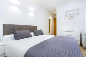 מיטה או מיטות בחדר ב-Feriapiso Apartments Palmer