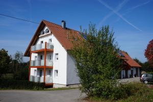 Galeriebild der Unterkunft BodenSEE Apartment Meckenbeuren Hasenwinkel in Meckenbeuren