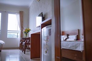 Postel nebo postele na pokoji v ubytování Huynh Duc Hotel