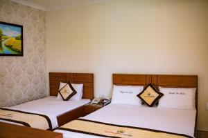 Postel nebo postele na pokoji v ubytování Huynh Duc Hotel