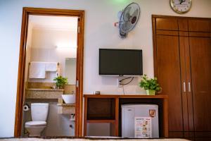 Kuchyň nebo kuchyňský kout v ubytování Huynh Duc Hotel