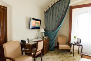 TV a/nebo společenská místnost v ubytování Citadel Gastro Boutique Hotel 