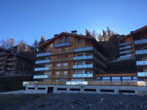 a large apartment building with a bench in front of it at Appartement Haute Nendaz met fantastisch uitzicht in Nendaz