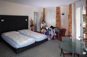 Postel nebo postele na pokoji v ubytování Hotel Schweizerhof