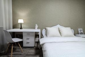 Ένα ή περισσότερα κρεβάτια σε δωμάτιο στο PaulMarie Apartments on Yakubovskogo str.