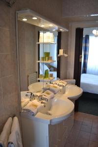Kupatilo u objektu Hotel De Bretagne
