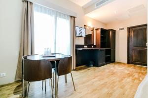 a dining room with a table and chairs in a room at Hotel Marina in Pucioasa