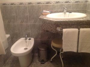 Phòng tắm tại Hostal San Froilan