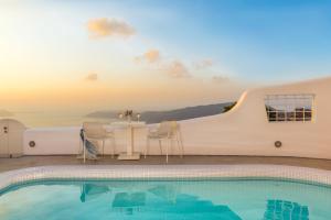 Sundlaugin á White Santorini eða í nágrenninu