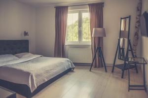Posteľ alebo postele v izbe v ubytovaní Hotel Dwa Księżyce