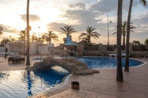 Bazén v ubytovaní Ibersol Torremolinos Beach alebo v jeho blízkosti