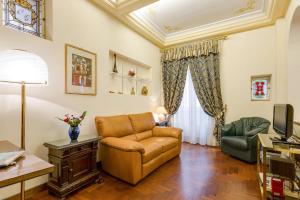 a living room with a couch and a chair at Vittoria Street Charming in Rome