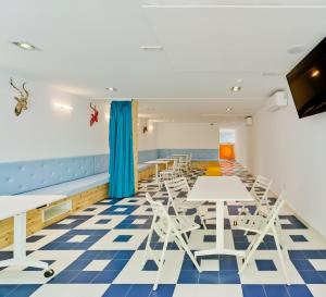 TV a/nebo společenská místnost v ubytování Loop INN Hostel Cartagena