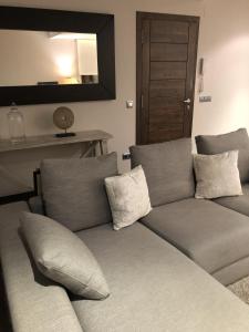 a living room with a couch and a mirror at Apartament Casa Rey in Vilac