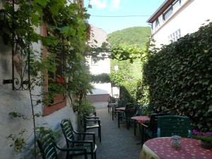 Photo de la galerie de l'établissement Alte Weinstuben Steinfelder Hof Garni, à Ellenz-Poltersdorf