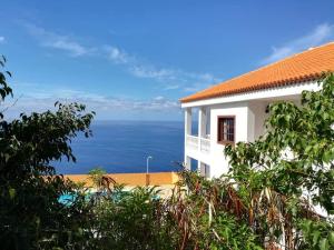 widok na ocean z domu w obiekcie Vivienda Vacacional Florentina w mieście Fuencaliente de la Palma