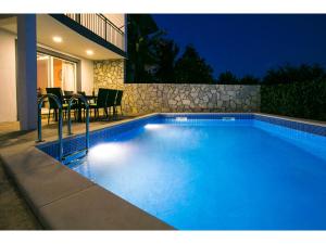 Bazén v ubytovaní Villa Croatia Sea View with heated pool alebo v jeho blízkosti