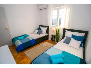 Posteľ alebo postele v izbe v ubytovaní Villa Croatia Sea View with heated pool