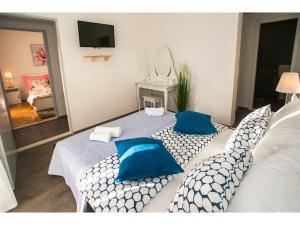 Posteľ alebo postele v izbe v ubytovaní Villa Croatia Sea View with heated pool