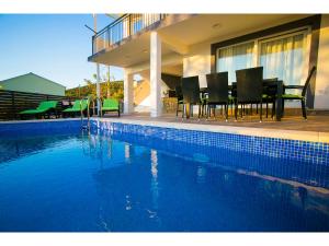 Bazén v ubytovaní Villa Croatia Sea View with heated pool alebo v jeho blízkosti