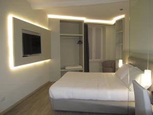 Televízia a/alebo spoločenská miestnosť v ubytovaní Hotel Borgovico