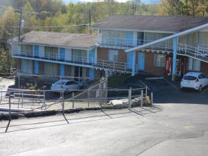 a house with cars parked in front of it at Boone trail inn in Middlesboro