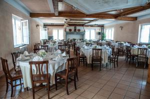 A restaurant or other place to eat at Albergo Meublè Vecchio Scarpone